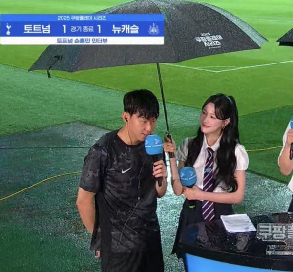 万银鼎信 接受采访时女记者给其撑伞，孙兴慜在韩国国内引发网友热议